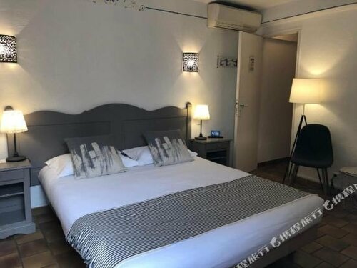 Гостиница Le Jas Neuf в Драгиньяне