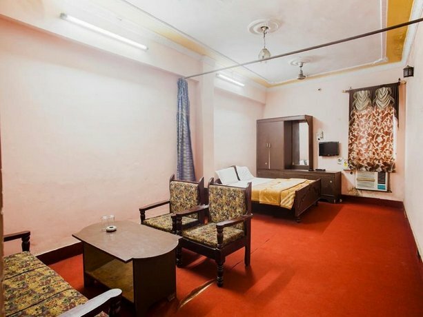 Гостиница Hotel Santosh Palace в Аллахабаде