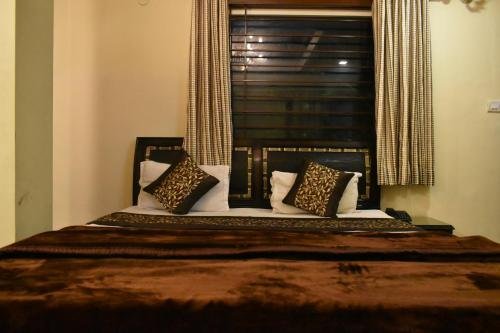 Фото Hotel Himalayan