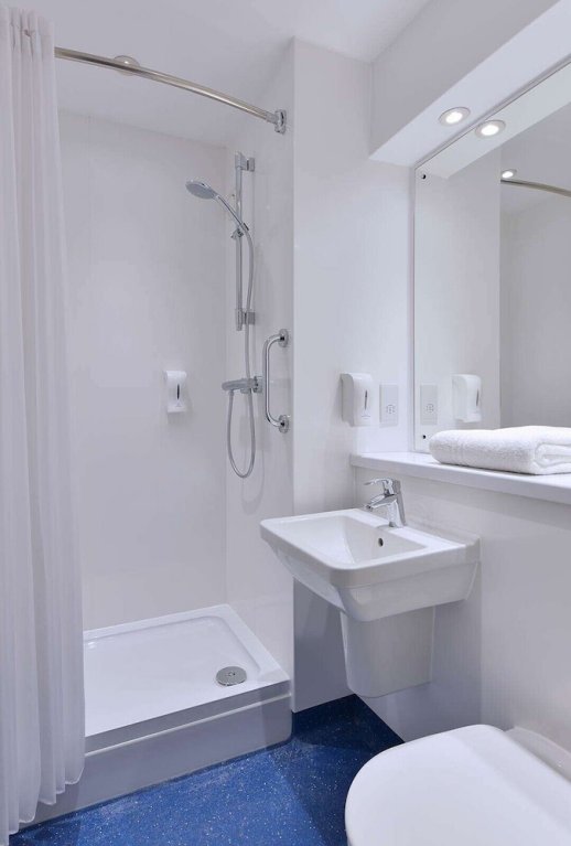 Фото Travelodge Aberdeen Airport