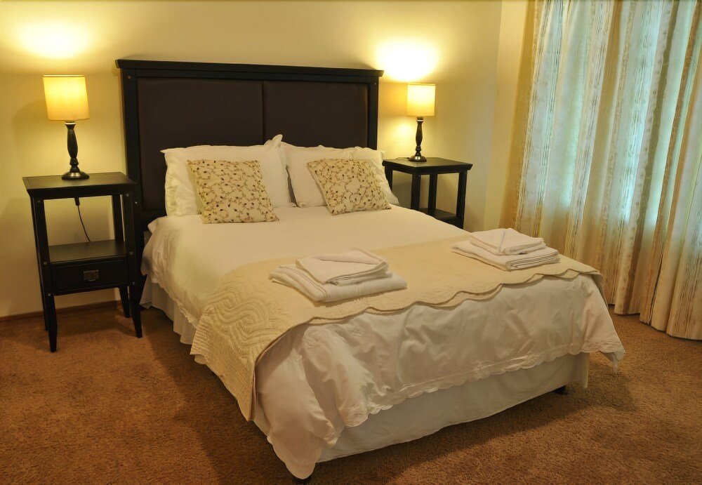 Фото The Lakehouse Guest House