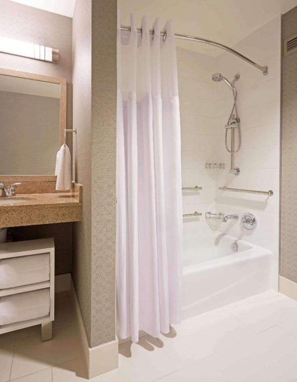 Фото Hilton Richmond Downtown