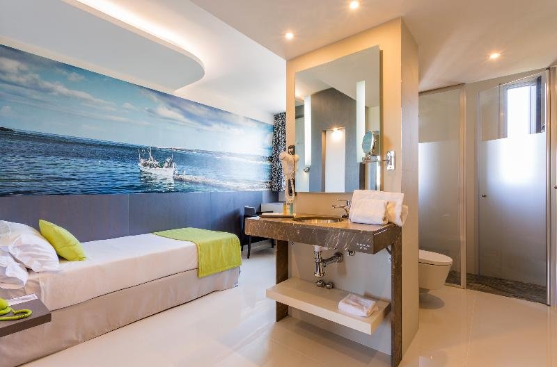 Фото The Ibiza Twiins Hotel