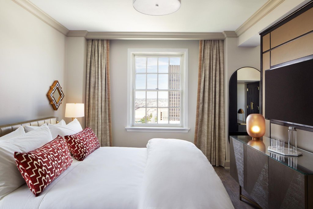 Фото The Plaza Hotel Pioneer Park