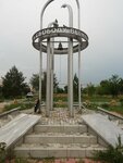 Мемориальный комплекс погибшим воинам (selo Mosty, Yubileynaya ulitsa, 17) ، نصب تذكاري للحرب، مقبرة جماعية