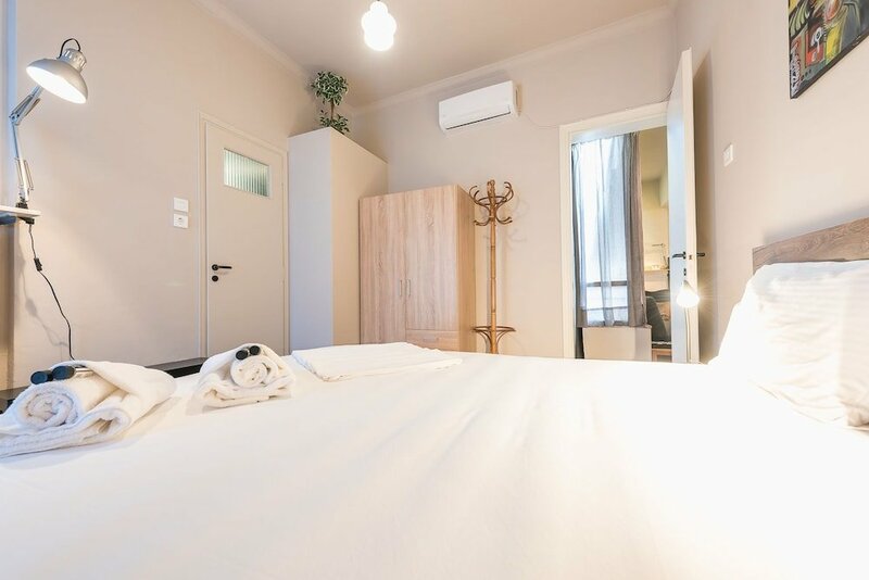 Апартаменты Bright 2 Bed Apartment by Cloudkeys в Афинах