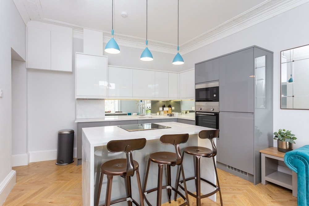 Фото Silver Lining - Luxury New Town Apartment