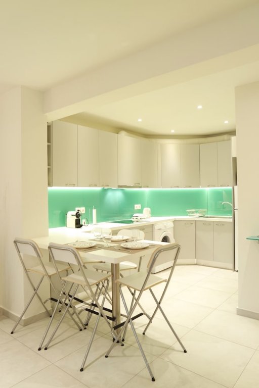 Фото Hilton Hotel Area-Renovated Apt in Central Area