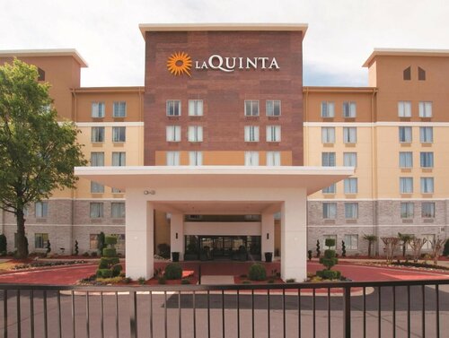 Гостиница La Quinta Inn & Suites by Wyndham Atlanta Airport North