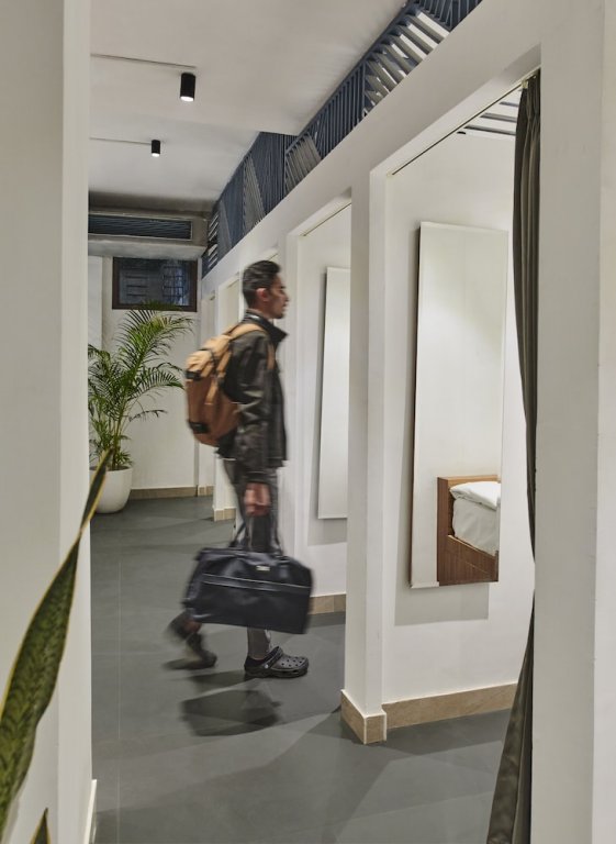 Фото Minimalist Poshtel & Suites