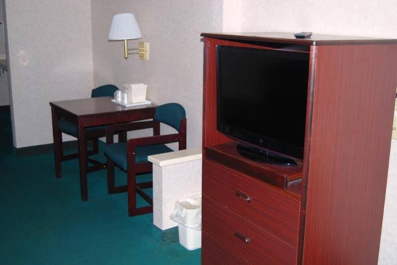 Фото Days Inn & Suites by Wyndham Arcata