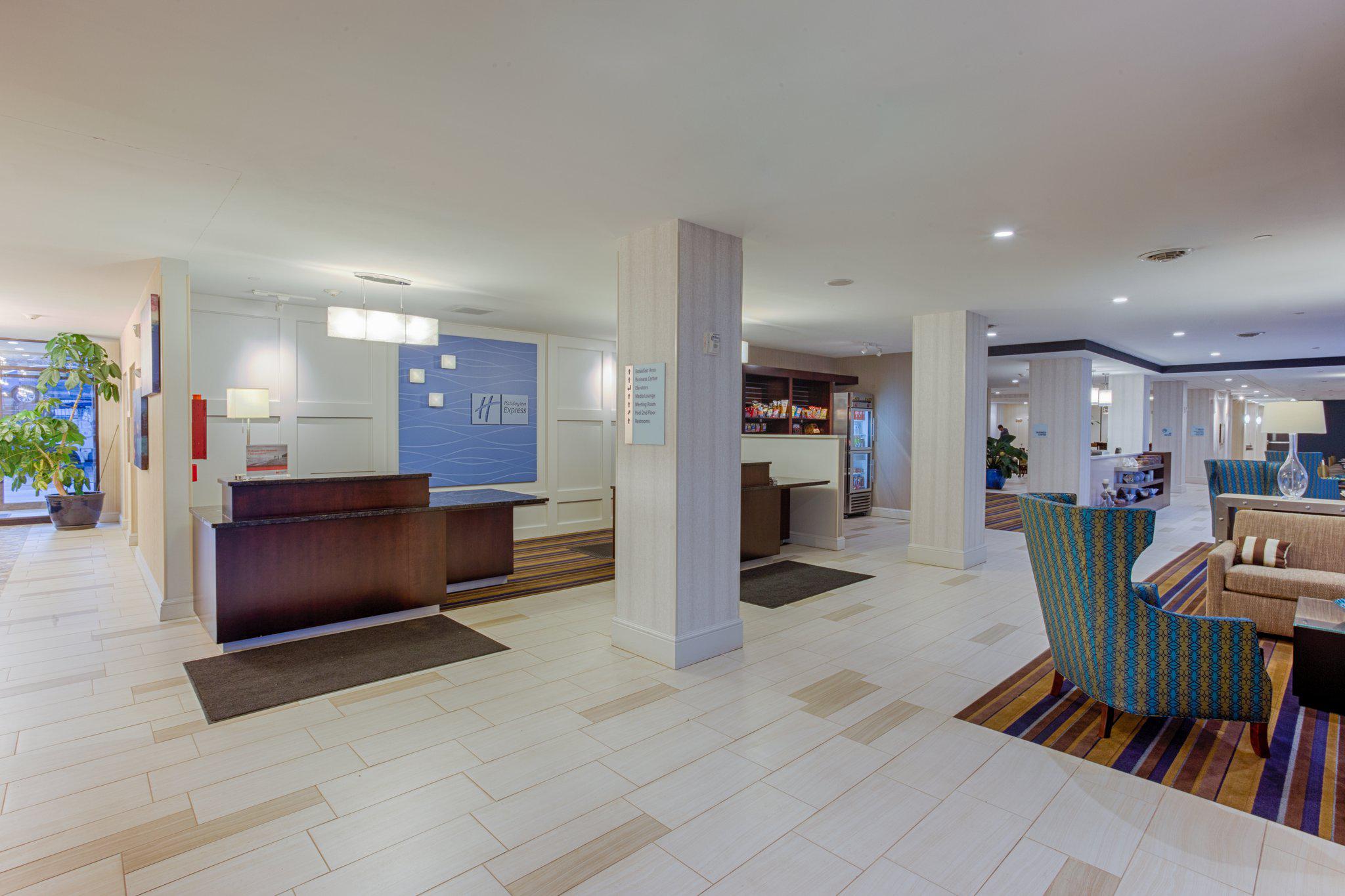 Фото Holiday Inn Express & Suites Baltimore West - Catonsville, an Ihg Hotel