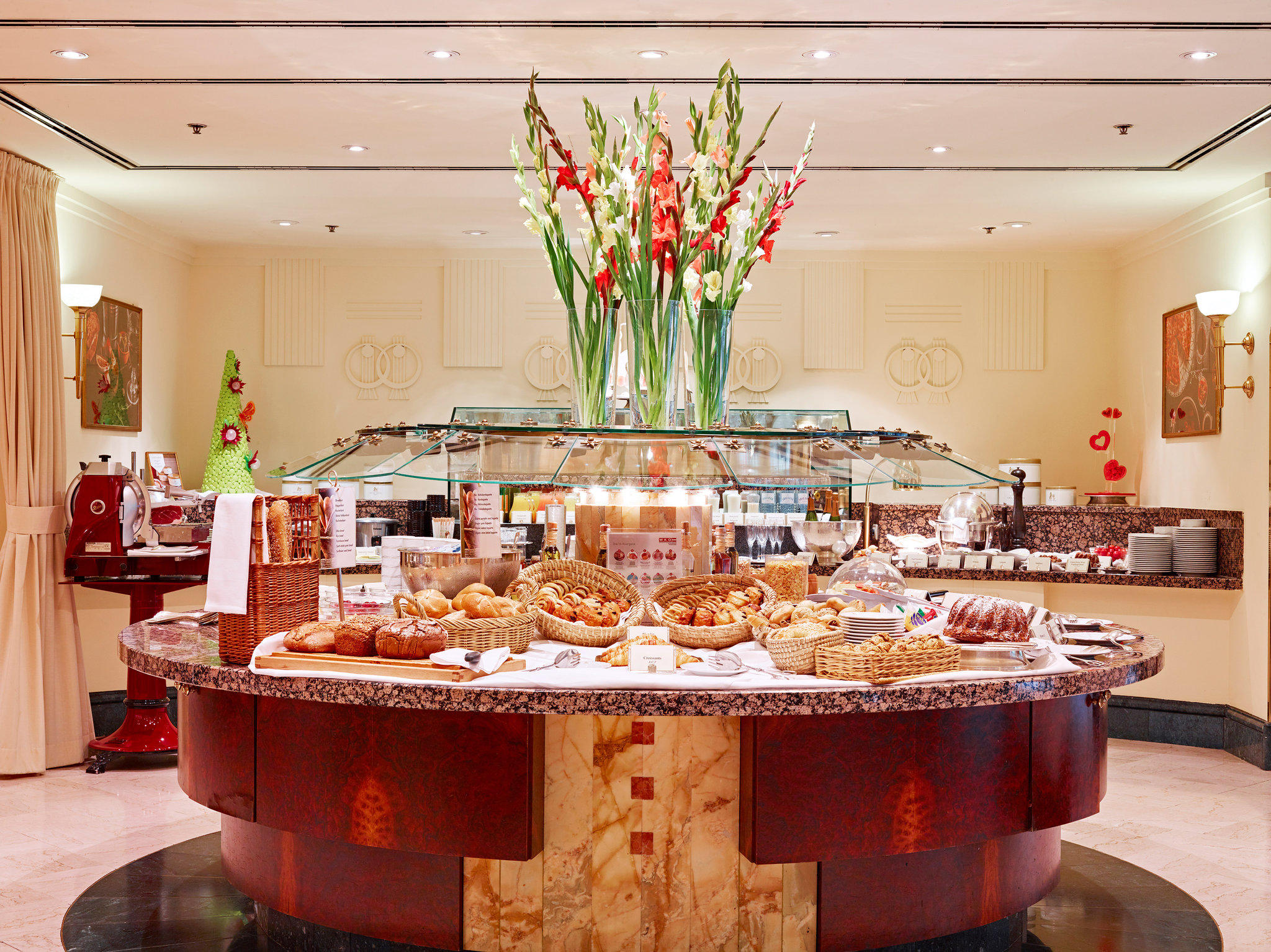 Фото Grand Hotel Wien