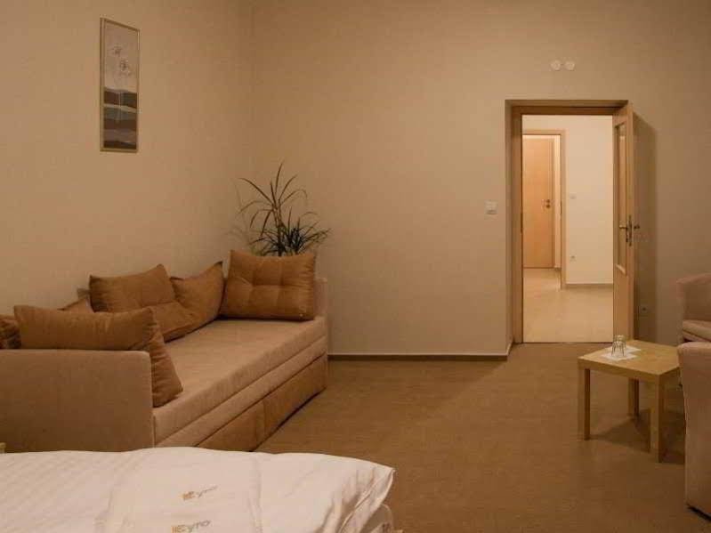 Фото Hotel Cyro
