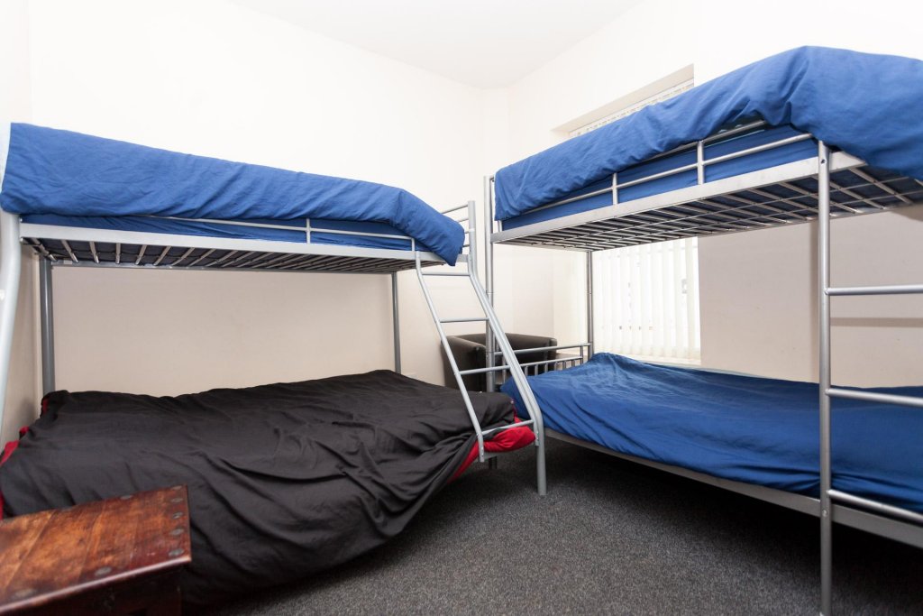 Фото Budget Apartment Shields Road