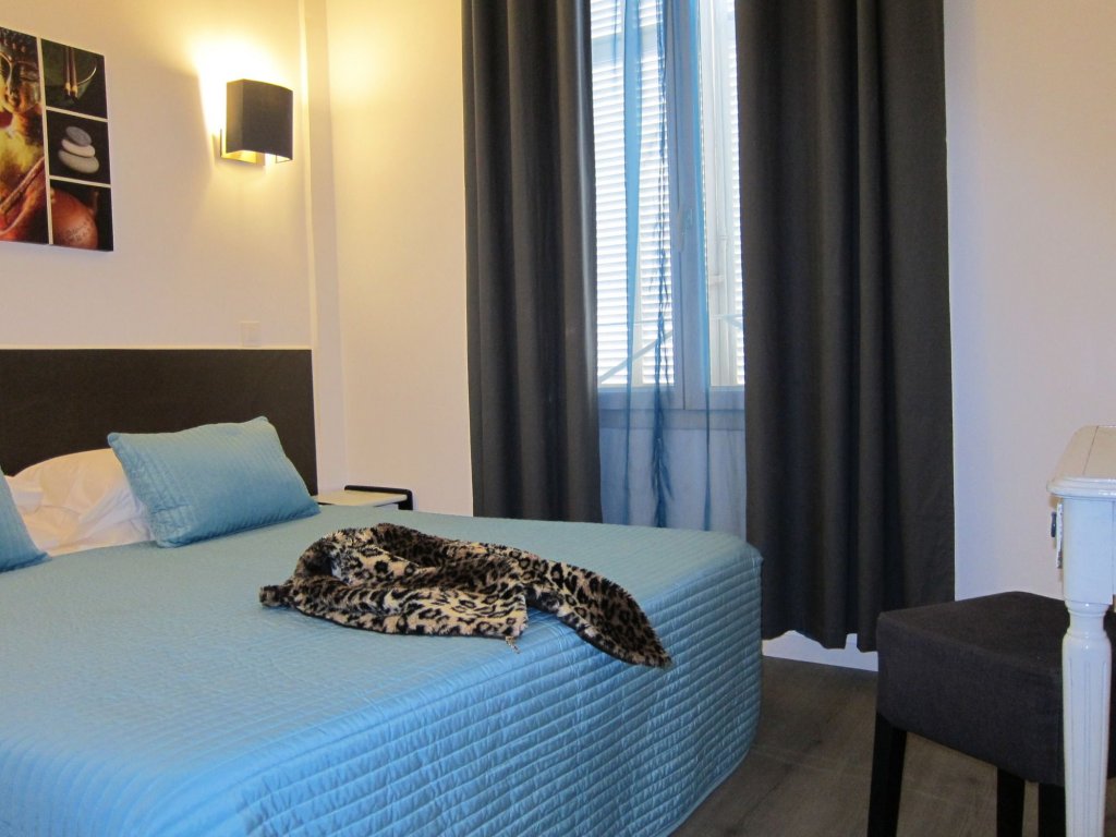 Фото Brit Hotel Colbert Juan les Pins