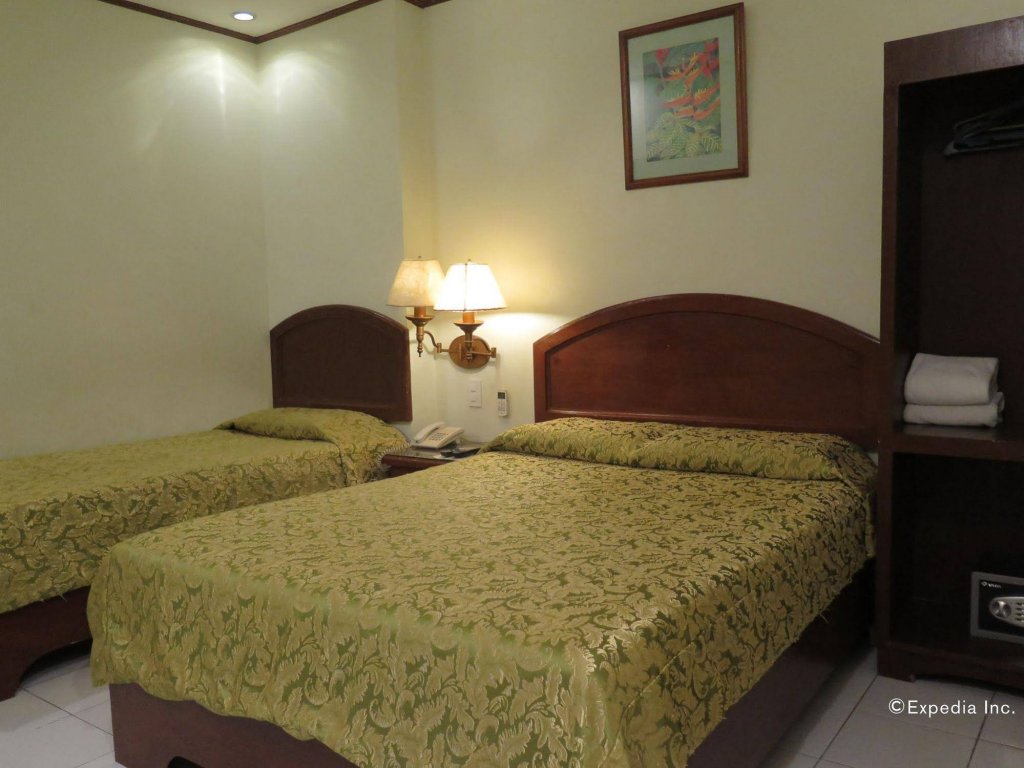 Фото Oyo 210 Apple Tree Suites