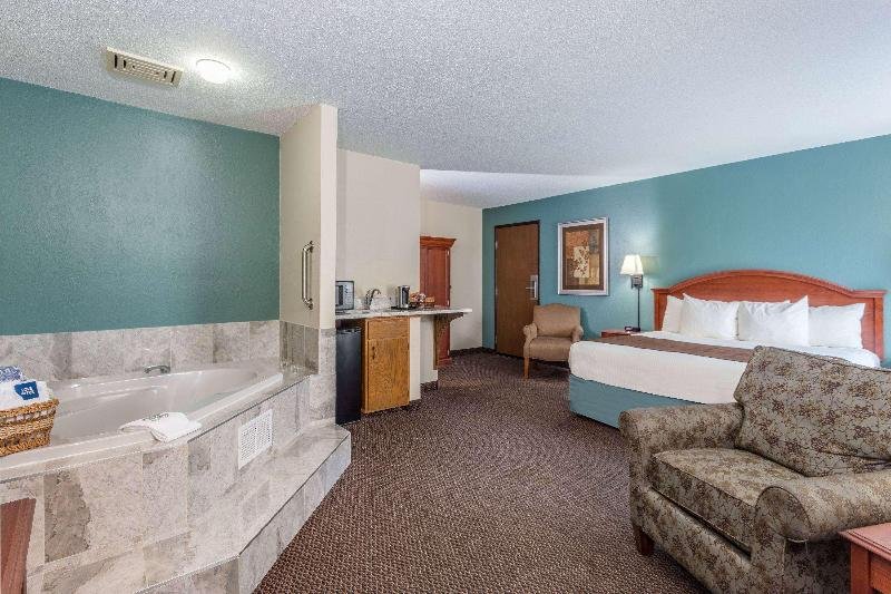 Фото AmericInn by Wyndham New Richmond