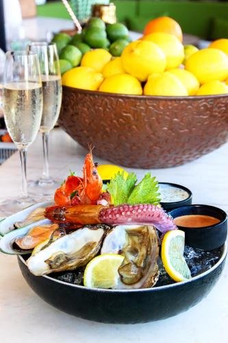 Фото Jambuluwuk Oceano Seminyak Hotel