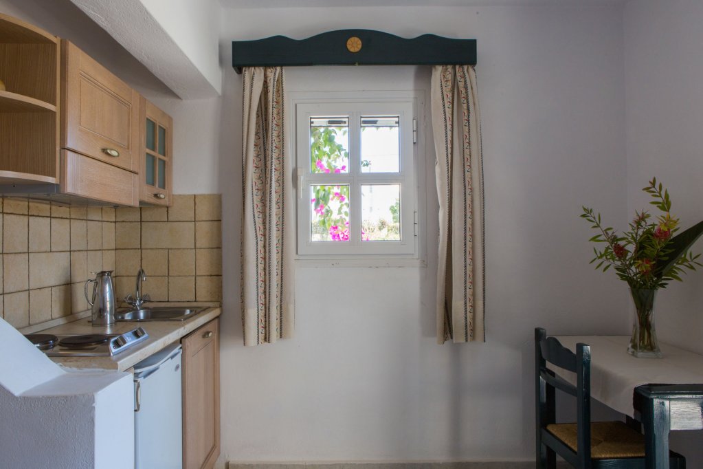 Фото Athina Studios & Suites