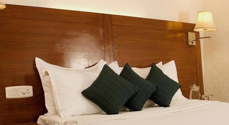 Фото Hotel Ramanashree Richmond