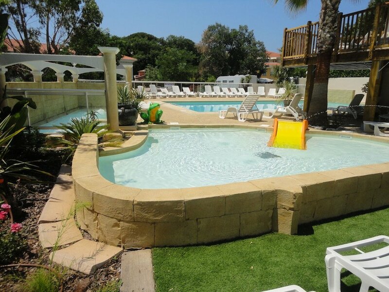Гостиница Camping les Acacias во Фрежюсе