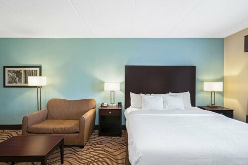 Гостиница La Quinta Inn & Suites by Wyndham Knoxville Airport