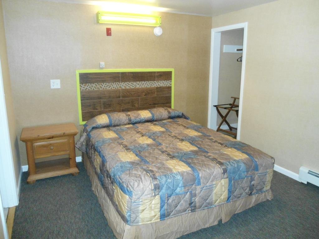 Фото Carleton Circle Motel Falmouth