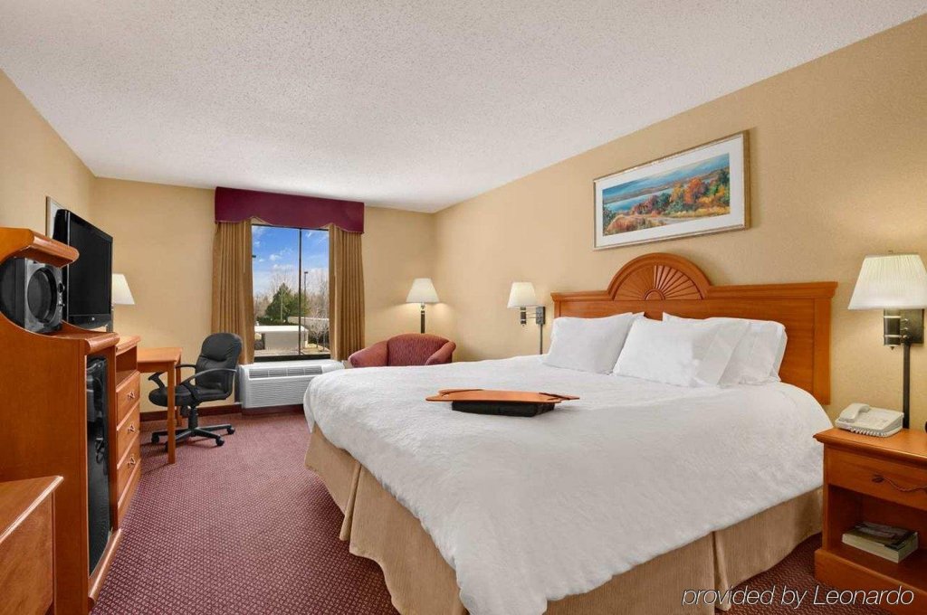 Фото Hampton Inn & Suites Detroit/Sterling Heights