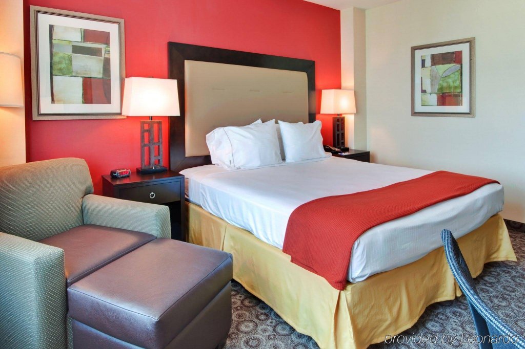 Фото Holiday Inn Express Los Angeles Lax Airport by Ihg