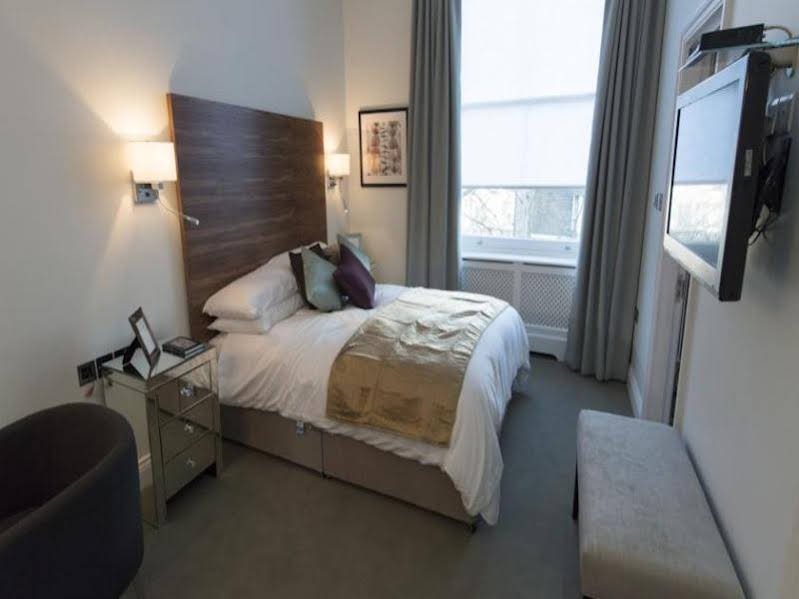 Фото Commodore Hotel