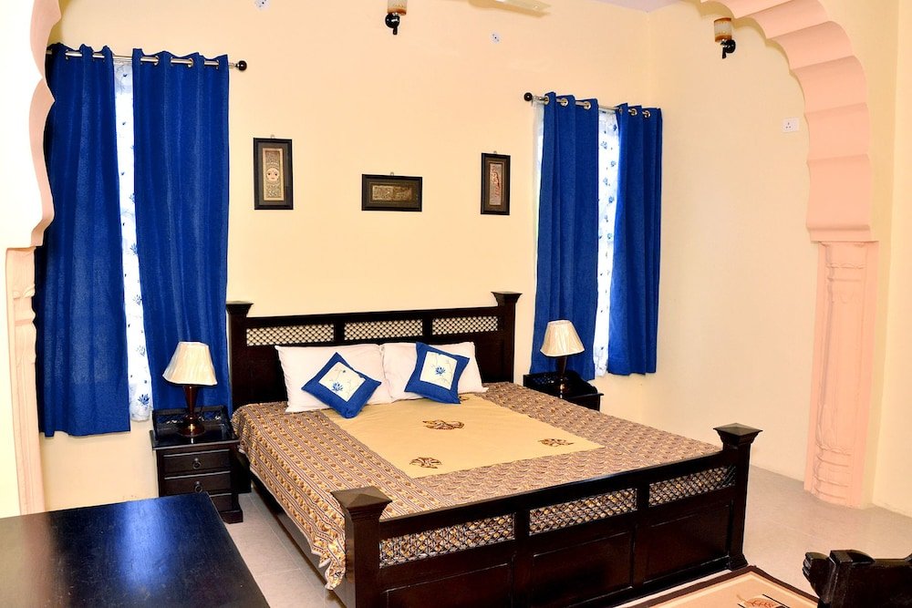 Фото Hotel Shahi Palace