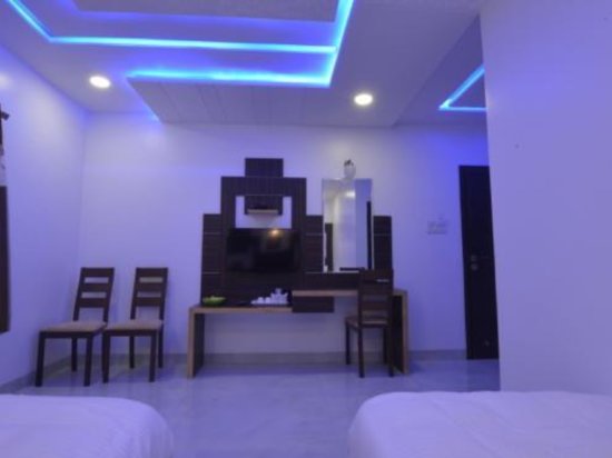 Фото Hotel J P International