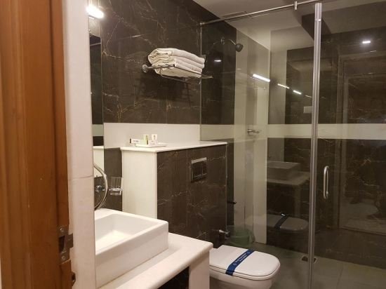 Фото Hotel Mahis Gateway