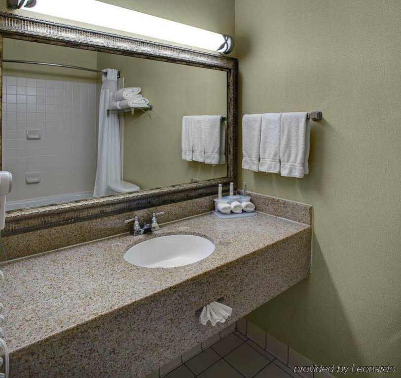 Фото Holiday Inn Express Richmond Downtown, an Ihg Hotel