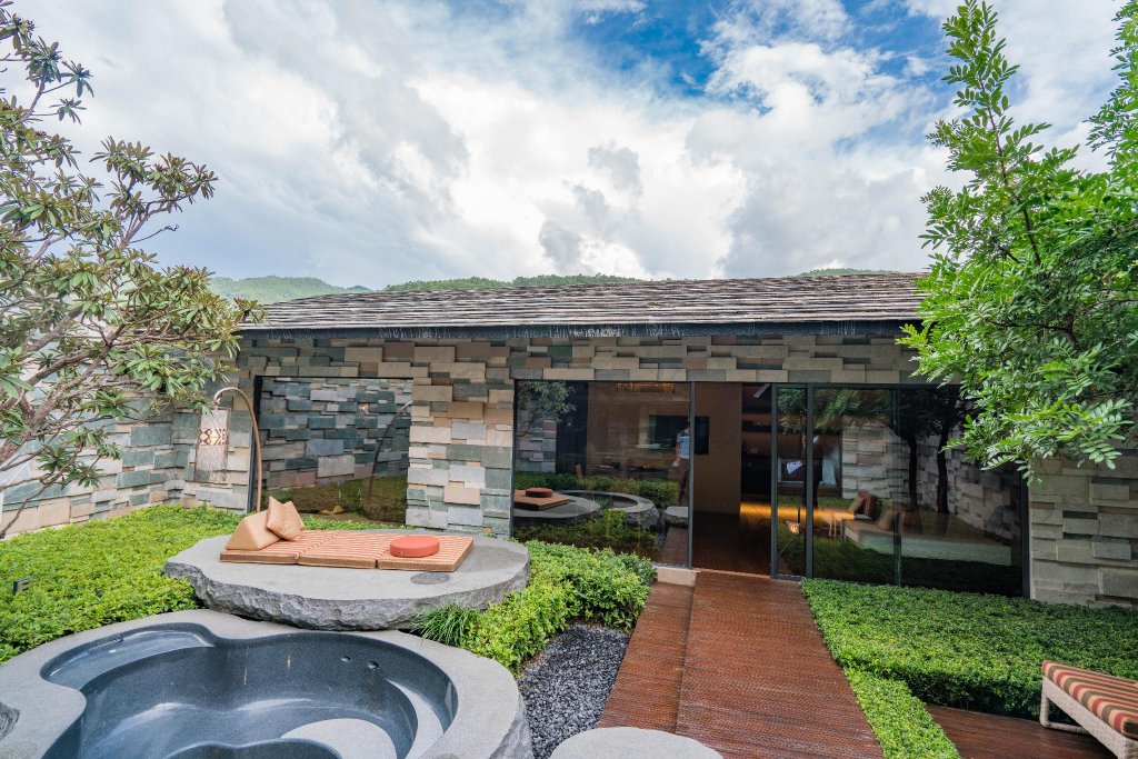 Фото The Lost Stone