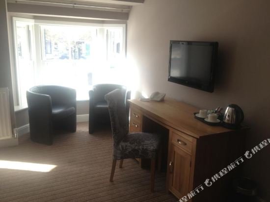 Фото The Three Horseshoes Hotel