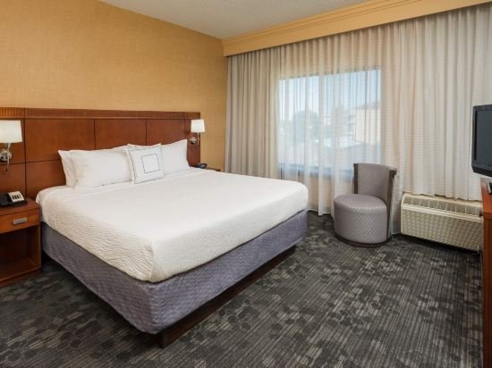 Фото Courtyard by Marriott Chicago Wood Dale