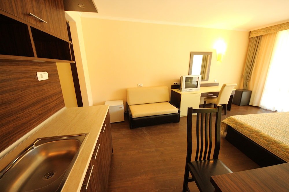 Фото Menada Apartments in Grand Hotel Sveti Vlas