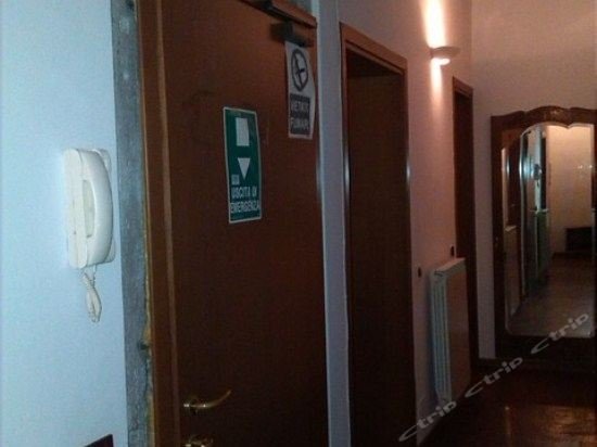 Фото Backpackers House Venice - Hostel