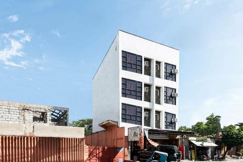 Гостиница RedDoorz @ DBuilders Rooms Lower Bicutan