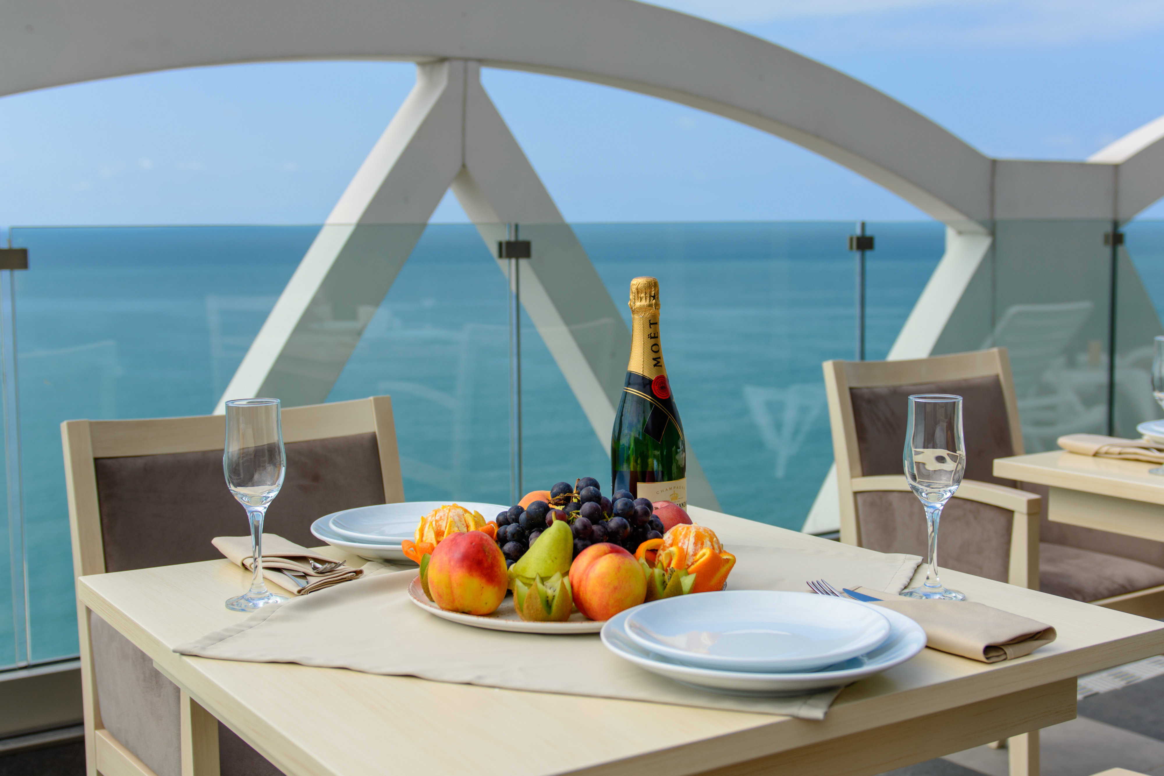 Фото The Grand Gloria Hotel