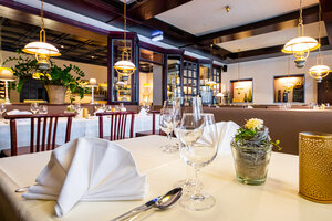 Hotel - Restaurant - Café - Catering Hubertushof (Цельтвег, Bahnhofstraße, 81), ресторан в Цельтвеге