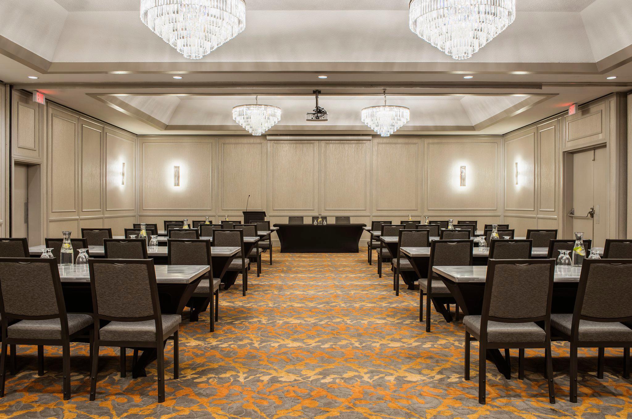 Фото Holiday Inn Winnipeg-South by ihg
