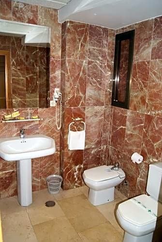 Фото Hotel Restaurante Reina Victoria