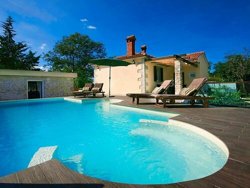 Гостиница Modern Villa with Private Swimming Pool & Hot Tub in Green Part of Istria