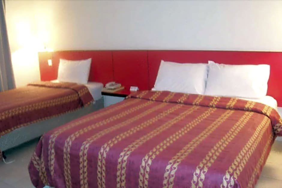 Фото Replica Inn Bukit Bintang