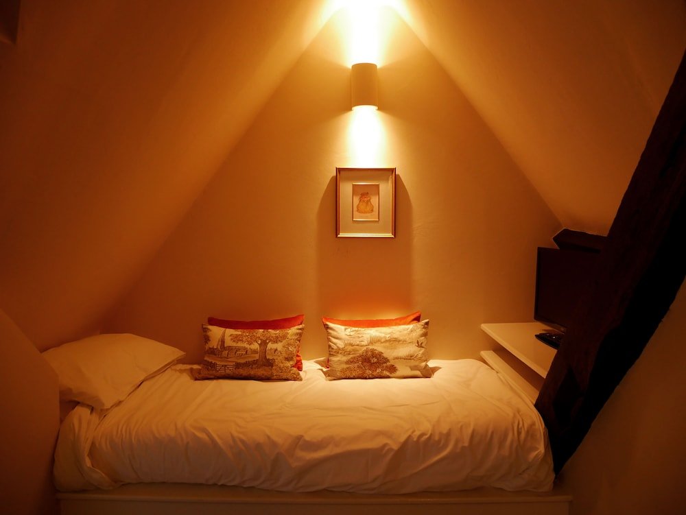 Фото Bear and Ragged Staff