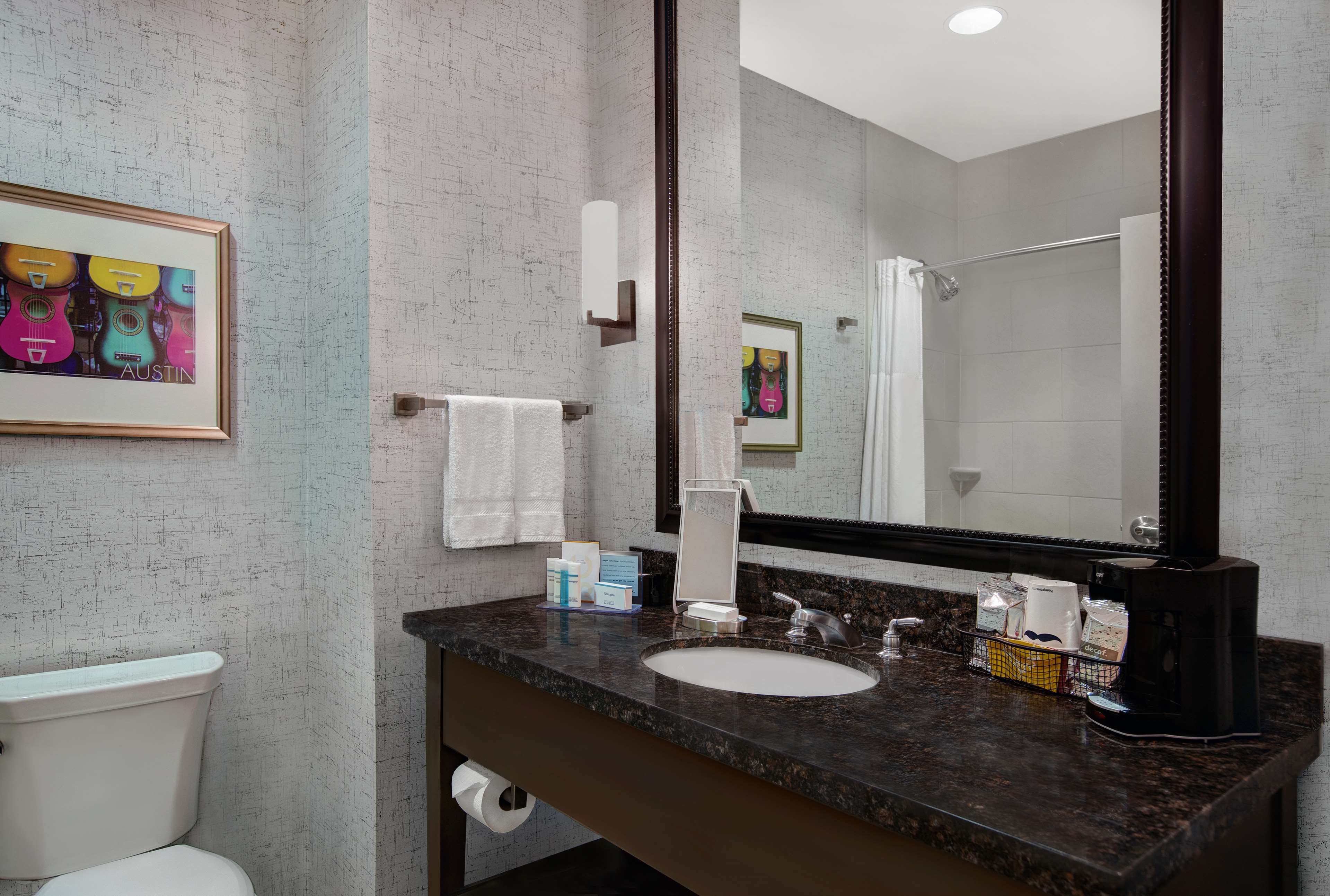 Фото Hilton Garden Inn Austin University Capitol District