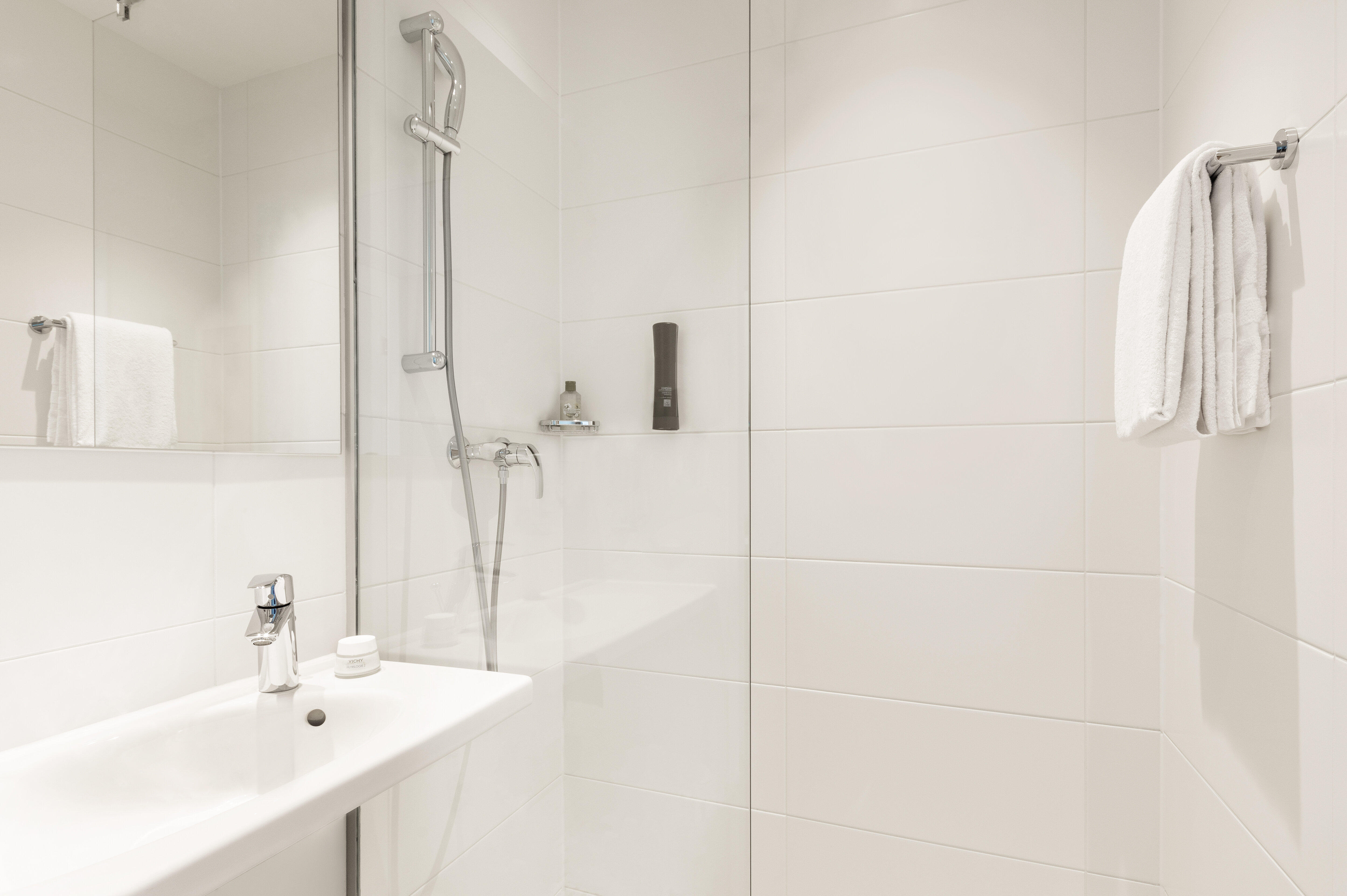 Фото B&b Hotel Nyon